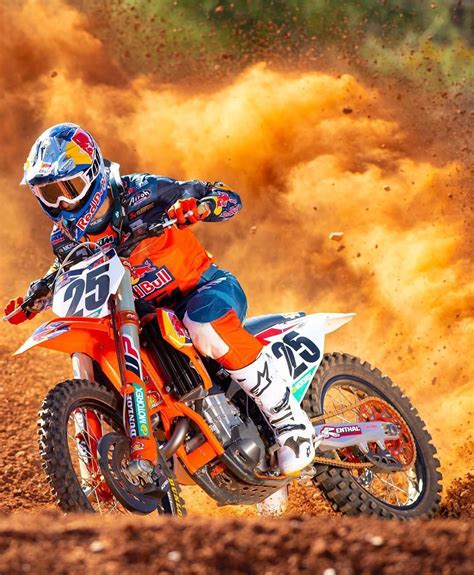 Dirt motorbike videos - Last dirt bike vlog, the Sharer Brothers, Steven and Carter did and epic challenge and raced each other in a dirtbike race. Now, Stephen Sharer is back again...
